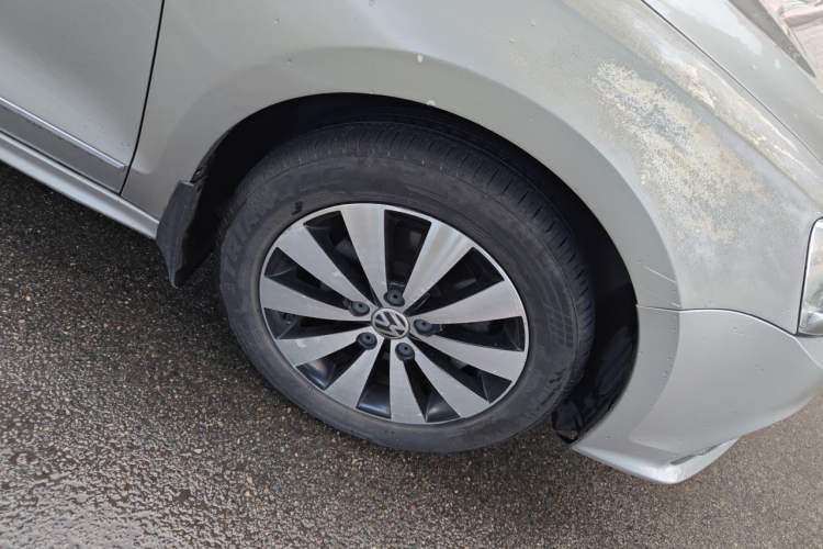 Used Volkswagen Sagitar 2017 230TSI Automatic Comfort Version Right Front Wheel Hub