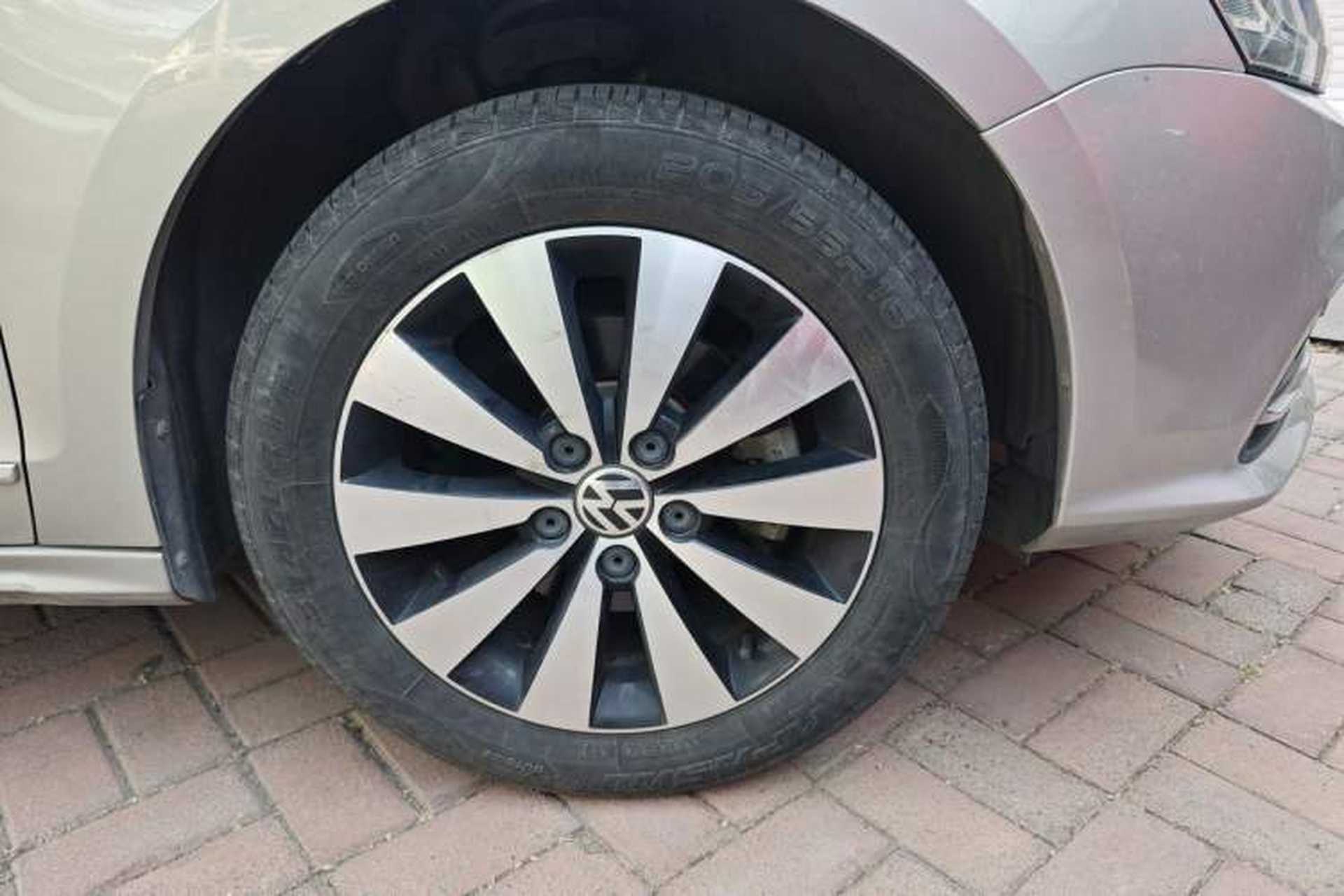 Used Volkswagen Sagitar 2017 1.6L Automatic Comfort Model Right Front Wheel Hub
