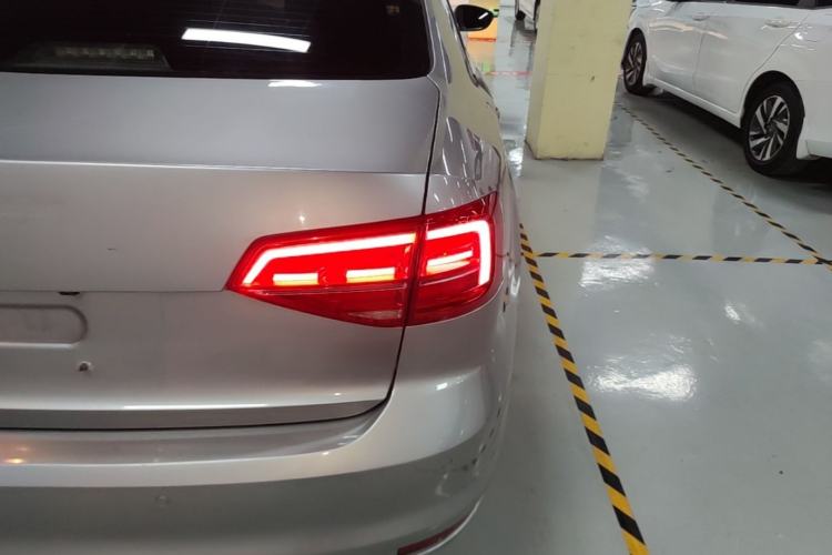 Used Volkswagen Sagitar 2017 1.6L Automatic Comfort Model Right Rear Taillight