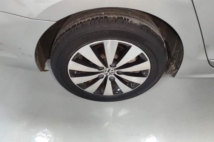 Used Volkswagen Sagitar 2017 1.6L Automatic Comfort Model Right Rear Wheel Hub