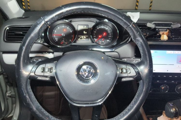 Used Volkswagen Sagitar 2017 230TSI Automatic Comfort Version Steering Wheel