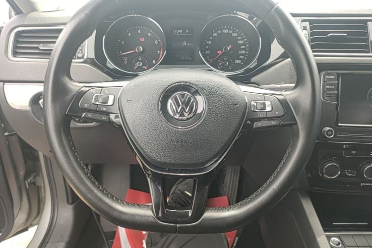 Used Volkswagen Sagitar 2017 230TSI Automatic Comfort Version Steering Wheel