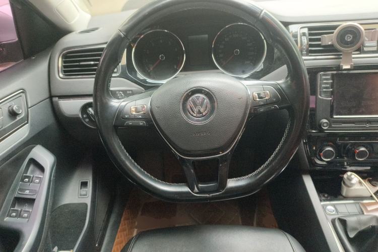 Used Volkswagen Sagitar 2017 1.6L Manual Comfort Model Steering Wheel