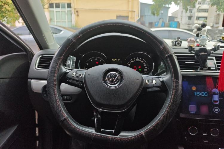 Used Volkswagen Sagitar 2017 230TSI Automatic Comfort Version Steering Wheel