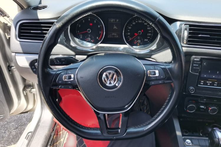 Used Volkswagen Sagitar 2017 230TSI Automatic Comfort Version Steering Wheel