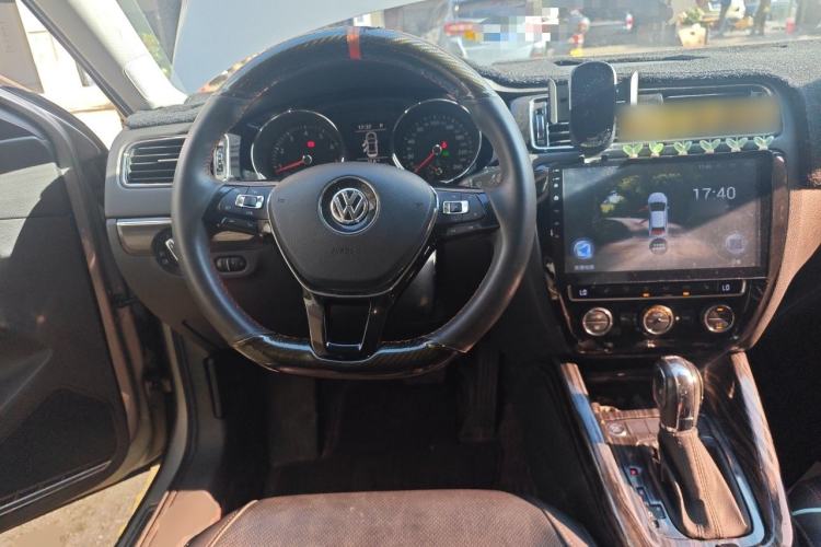 Used Volkswagen Sagitar 2017 230TSI Automatic Luxury Edition Steering Wheel