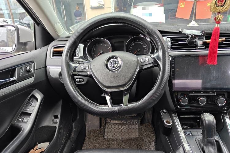 Used Volkswagen Sagitar 2017 230TSI Automatic Comfort Version Steering Wheel