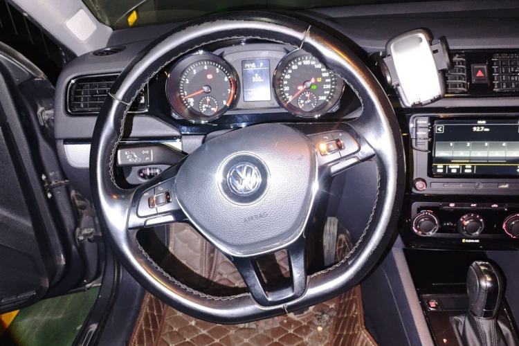 Used Volkswagen Sagitar 2017 230TSI Automatic Comfort Version Steering Wheel