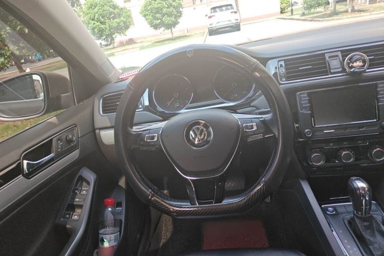 Used Volkswagen Sagitar 2017 230TSI Automatic Comfort Version Steering Wheel