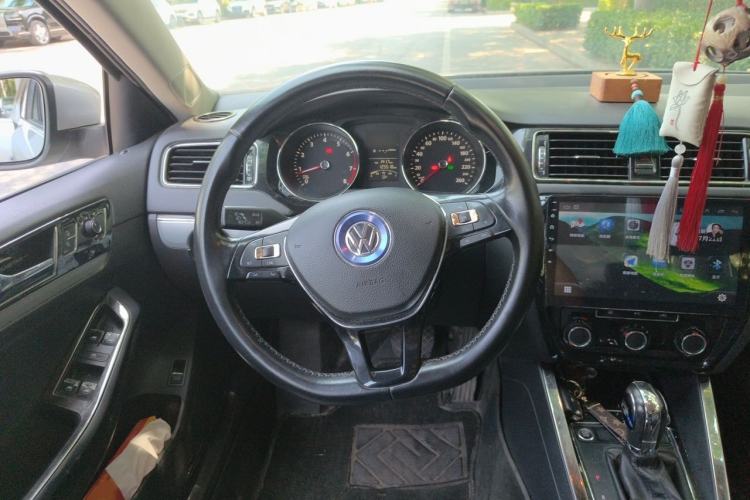 Used Volkswagen Sagitar 2017 1.6L Automatic Comfort Model Steering Wheel
