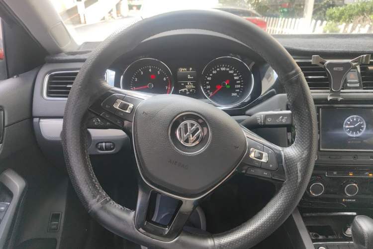 Used Volkswagen Sagitar 2017 1.6L Automatic Comfort Model Steering Wheel
