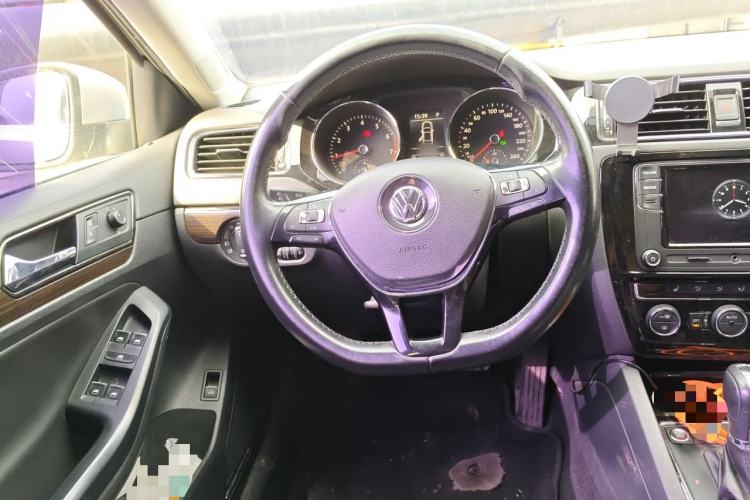 Used Volkswagen Sagitar 2017 230TSI Automatic Luxury Edition Steering Wheel