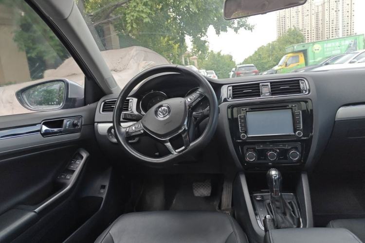 Used Volkswagen Sagitar 2017 230TSI Automatic Comfort Version Steering Wheel
