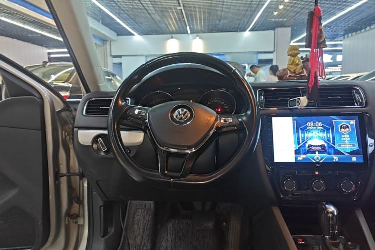 Used Volkswagen Sagitar 2017 230TSI Automatic Comfort Version Steering Wheel