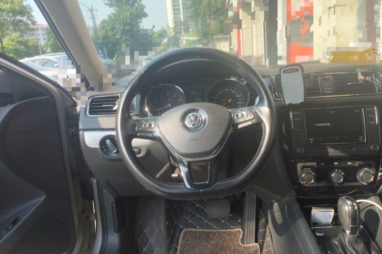 Used Volkswagen Sagitar 2017 230TSI Automatic Comfort Version Steering Wheel