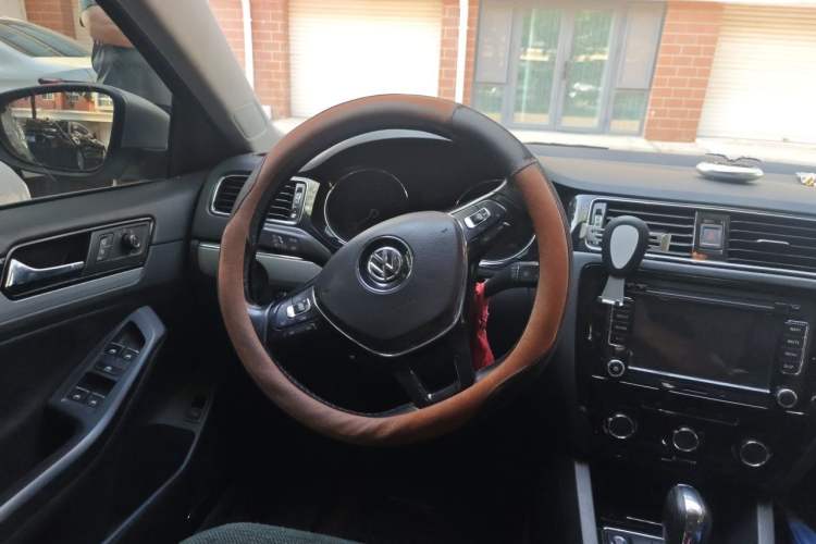 Used Volkswagen Sagitar 2017 1.6L Automatic Comfort Model Steering Wheel