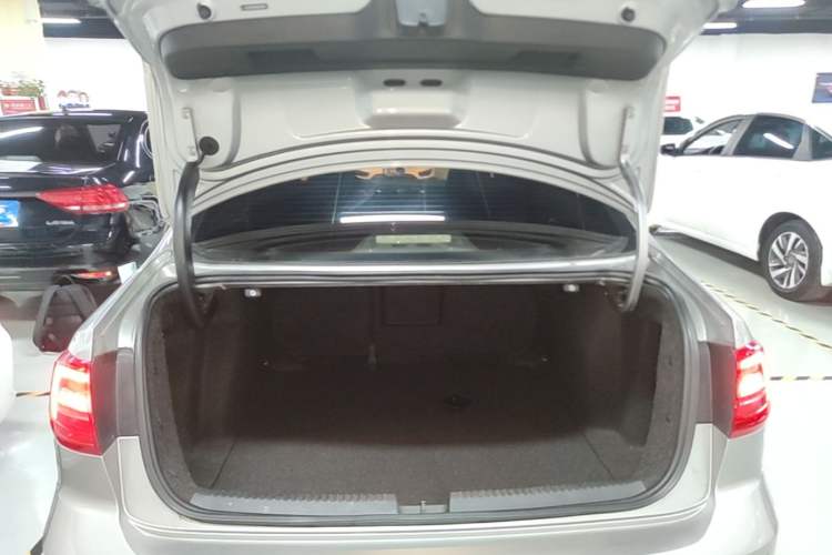 Used Volkswagen Sagitar 2017 1.6L Automatic Comfort Model Trunk