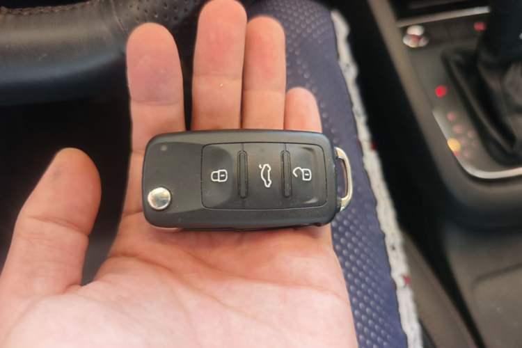 Used Volkswagen Sagitar 2017 230TSI Automatic Luxury Edition Vehicle Key