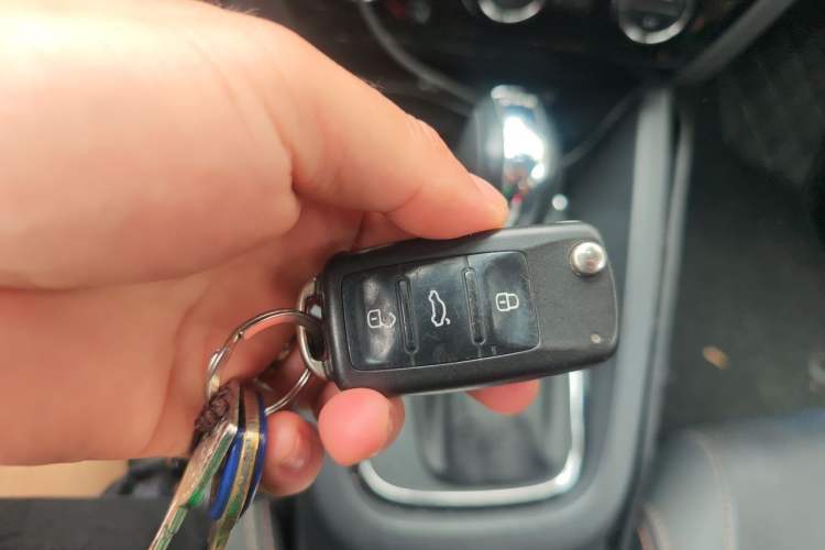 Used Volkswagen Sagitar 2017 230TSI Automatic Luxury Edition Vehicle Key
