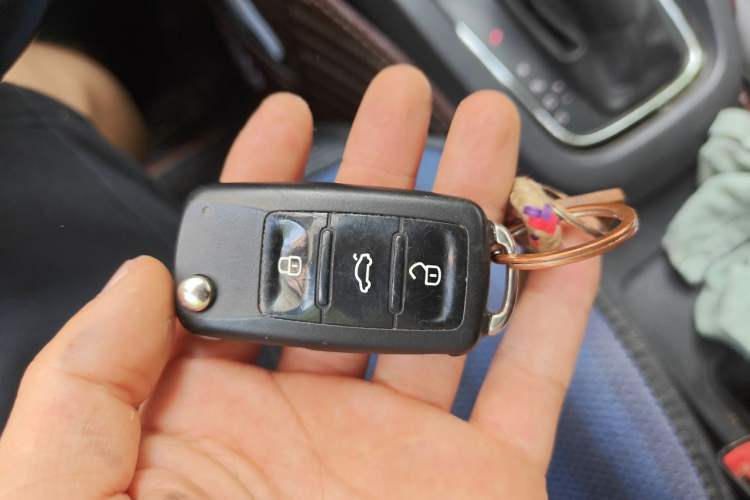 Used Volkswagen Sagitar 2017 230TSI Automatic Comfort Version Vehicle Key