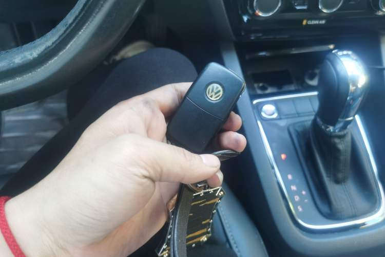 Used Volkswagen Sagitar 2017 230TSI Automatic Comfort Version Vehicle Key