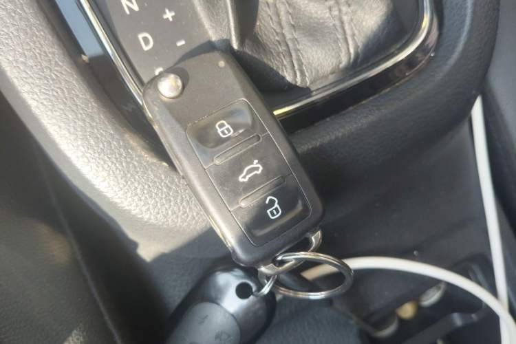 Used Volkswagen Sagitar 2017 230TSI Automatic Comfort Version Vehicle Key