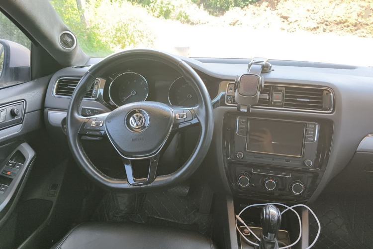 Used Volkswagen Sagitar 2017 1.6L Automatic Comfort Model Steering Wheel