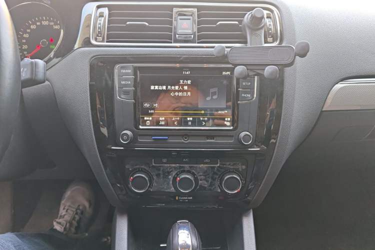 Used Volkswagen Sagitar 2017 1.6L Automatic Comfort Model Audio And AC Panel