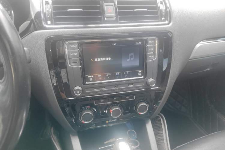 Used Volkswagen Sagitar 2017 1.6L Automatic Comfort Model Audio And AC Panel