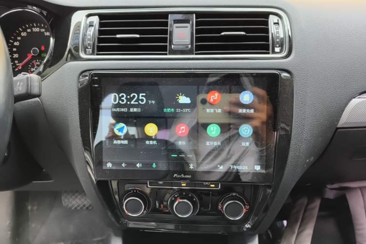 Used Volkswagen Sagitar 2017 230TSI Automatic Comfort Version Audio And AC Panel