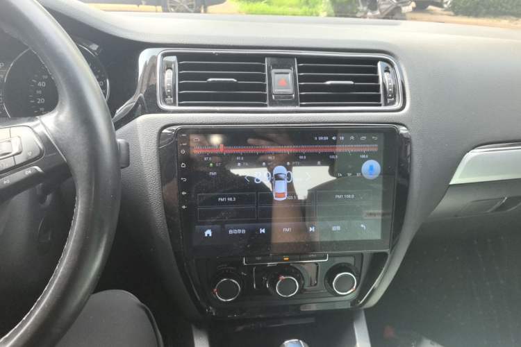 Used Volkswagen Sagitar 2017 1.6L Automatic Comfort Model Audio And AC Panel
