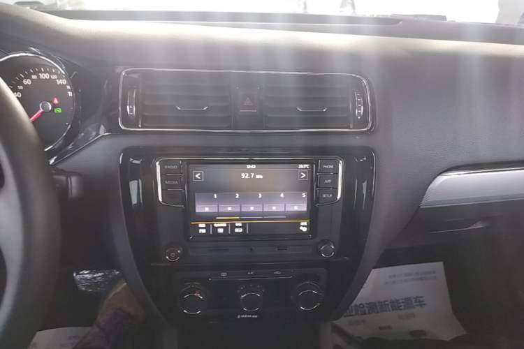 Used Volkswagen Sagitar 2017 1.6L Automatic Comfort Model Audio And AC Panel