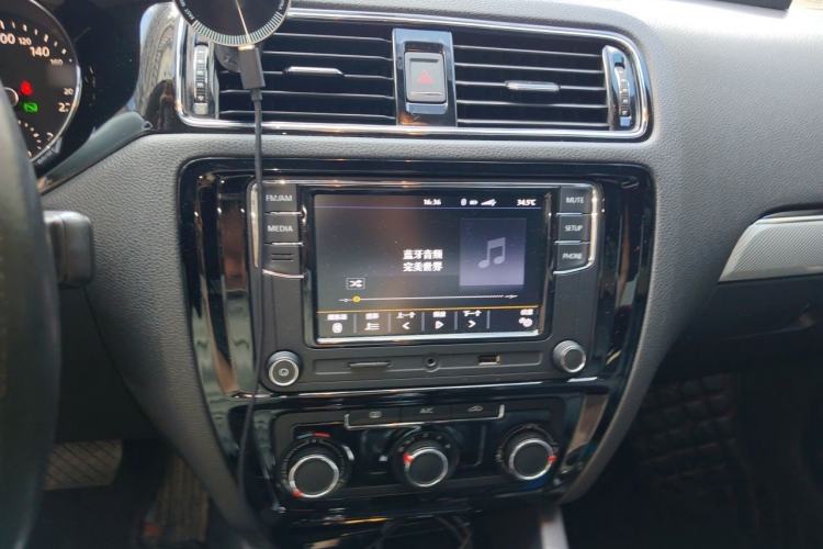 Used Volkswagen Sagitar 2017 230TSI Automatic Comfort Version Audio And AC Panel