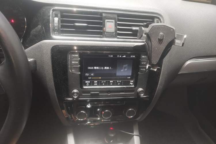 Used Volkswagen Sagitar 2017 1.6L Manual Comfort Model Audio And AC Panel