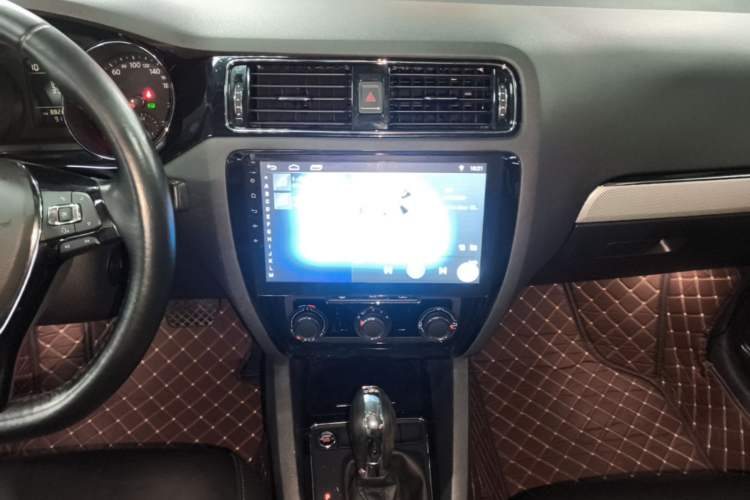 Used Volkswagen Sagitar 2017 230TSI Automatic Comfort Version Audio And AC Panel