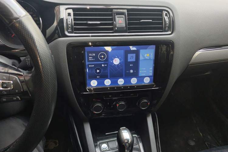 Used Volkswagen Sagitar 2017 1.6L Automatic Comfort Model Audio And AC Panel