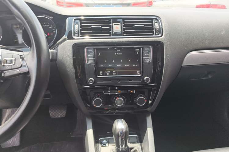 Used Volkswagen Sagitar 2017 1.6L Automatic Comfort Model Audio And AC Panel