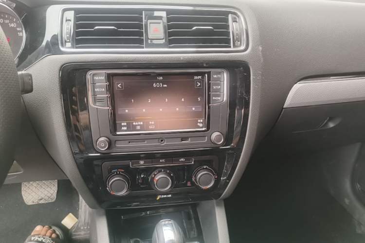 Used Volkswagen Sagitar 2017 230TSI Automatic Comfort Version Audio And AC Panel