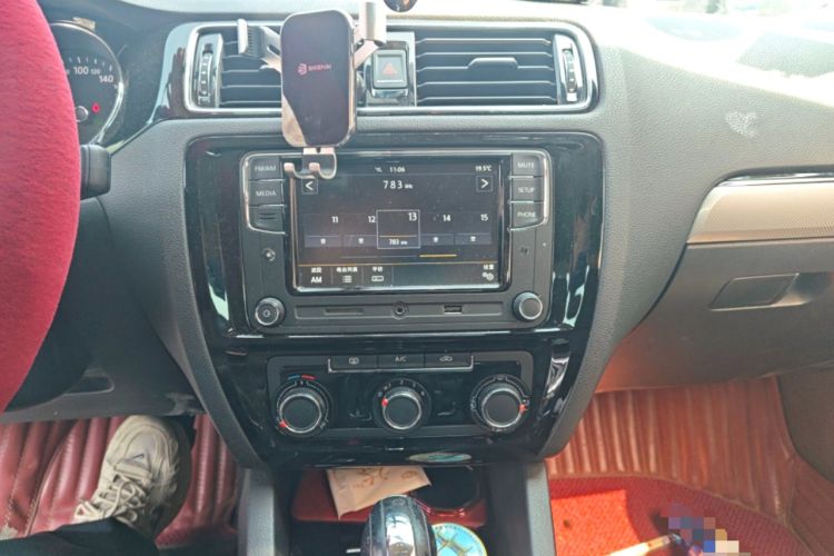 Used Volkswagen Sagitar 2017 1.6L Automatic Comfort Model Audio And AC Panel