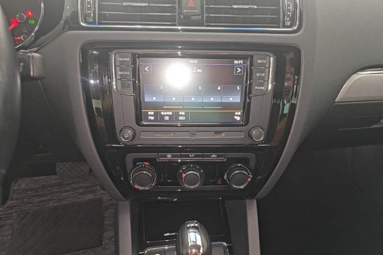 Used Volkswagen Sagitar 2017 230TSI Automatic Comfort Version Audio And AC Panel
