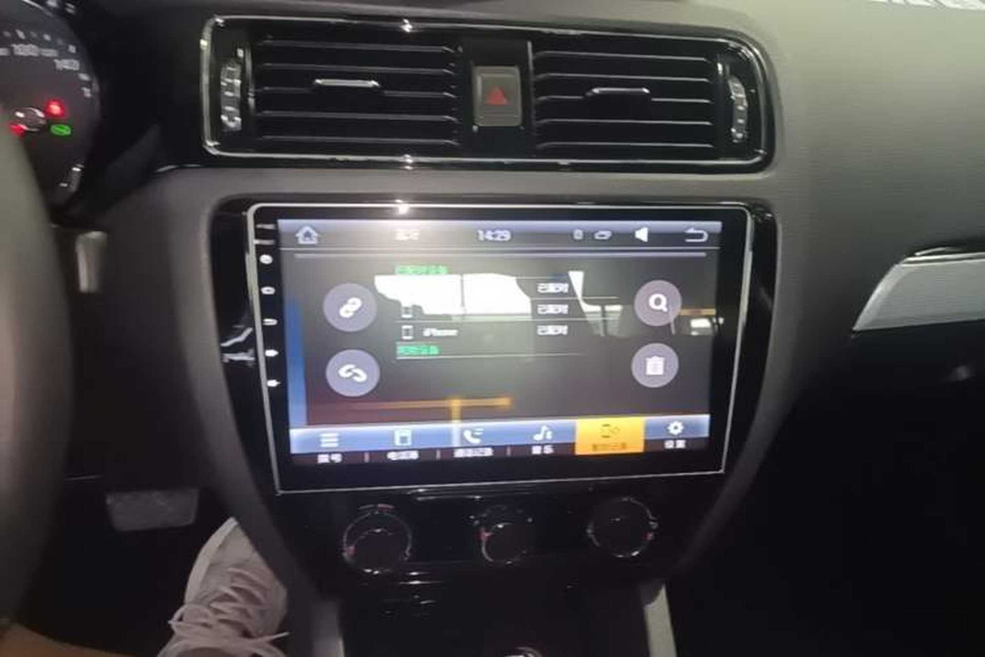 Used Volkswagen Sagitar 2017 1.6L Automatic Comfort Model Audio And AC Panel