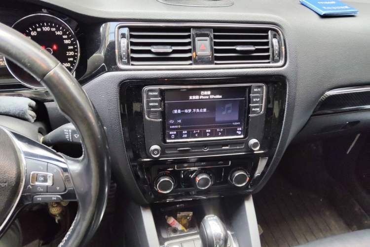 Used Volkswagen Sagitar 2017 230TSI Automatic Comfort Version Audio And AC Panel