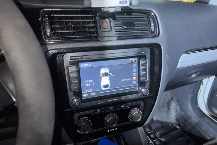 Used Volkswagen Sagitar 2017 230TSI Automatic Comfort Version Audio And AC Panel