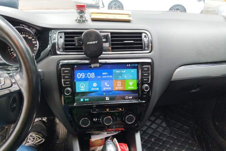 Used Volkswagen Sagitar 2017 230TSI Automatic Comfort Version Audio And AC Panel