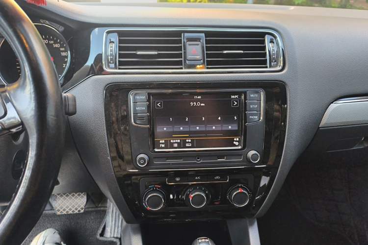 Used Volkswagen Sagitar 2017 230TSI Automatic Comfort Version Audio And AC Panel