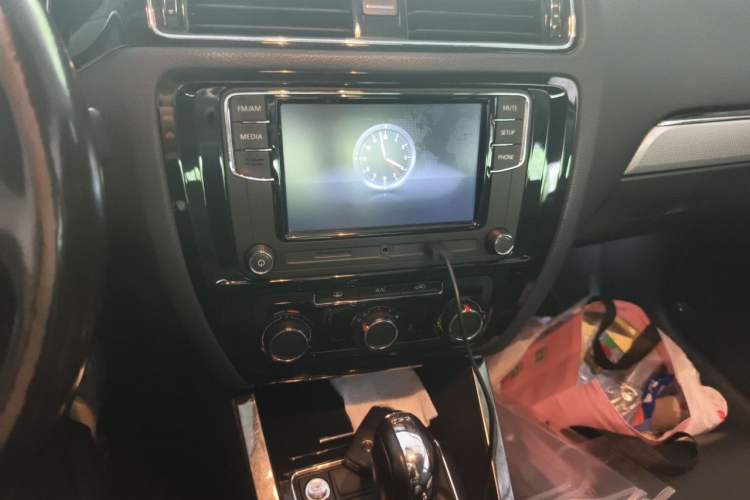 Used Volkswagen Sagitar 2017 230TSI Automatic Comfort Version Audio And AC Panel