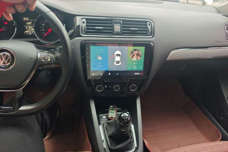 Used Volkswagen Sagitar 2017 1.6L Manual Comfort Model Audio And AC Panel