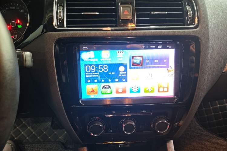 Used Volkswagen Sagitar 2017 230TSI Automatic Comfort Version Audio And AC Panel