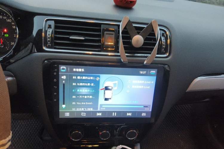 Used Volkswagen Sagitar 2017 230TSI Automatic Comfort Version Audio And AC Panel