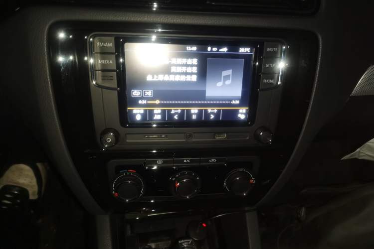 Used Volkswagen Sagitar 2017 1.6L Automatic Comfort Model Audio And AC Panel